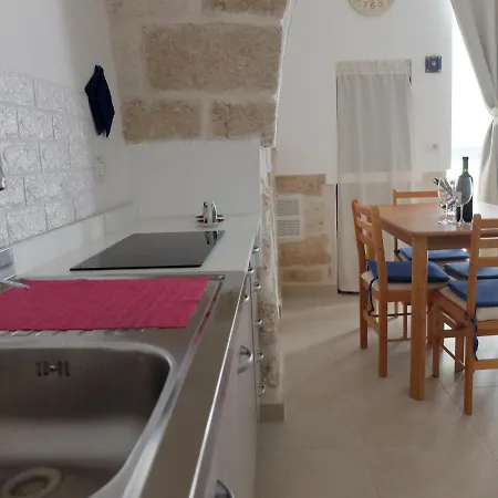 Levante House Apartment *